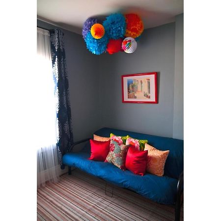 Colour Cube Guest House Toronto Downtown East Экстерьер фото