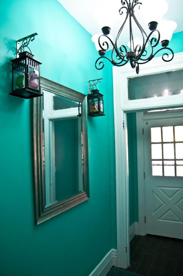 Colour Cube Guest House Toronto Downtown East Экстерьер фото
