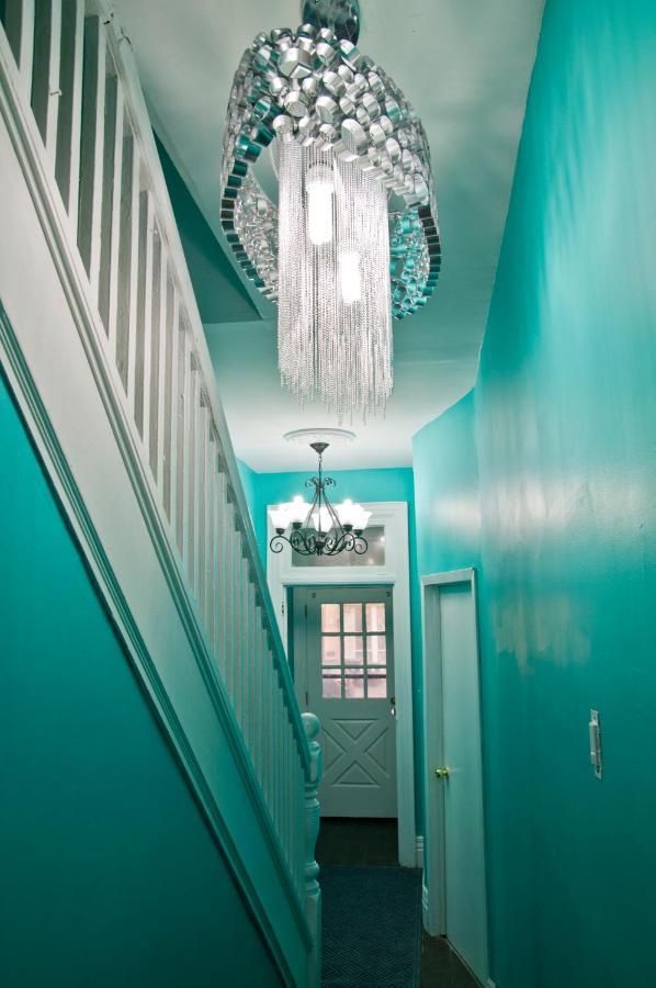 Colour Cube Guest House Toronto Downtown East Экстерьер фото